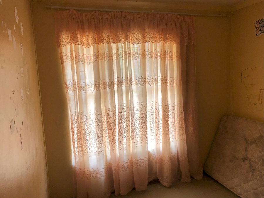 3 Bedroom Property for Sale in Molifi Tau Kloof Free State